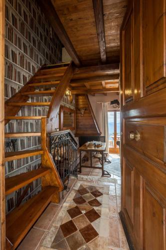 Rock Dandy Deluxe Chalet