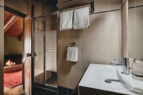 Hostal Nostos Suites By White Hills
