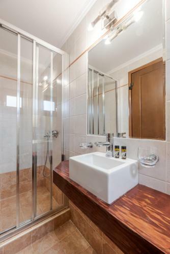 Hostal Nostos Suites By White Hills