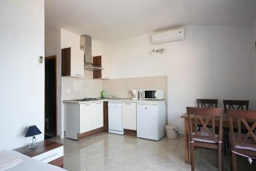 Apartments By The Sea Brist, Makarska - 18097