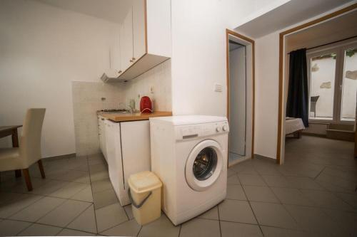 Apartments By The Sea Brist, Makarska - 18097