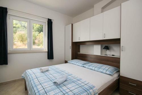 Apartments By The Sea Brist, Makarska - 18097