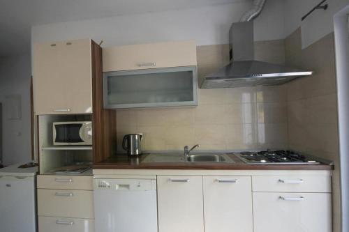 Apartments By The Sea Brist, Makarska - 18096