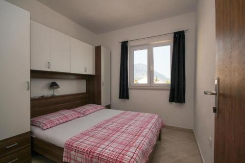Apartments By The Sea Brist, Makarska - 18096