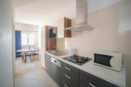 Apartments By The Sea Brist, Makarska - 18096