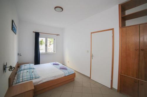 Apartments By The Sea Brist, Makarska - 18096