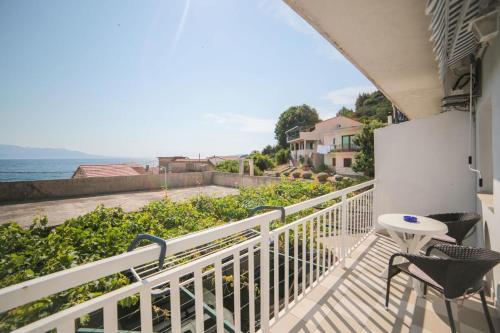 Apartments By The Sea Brist, Makarska - 18096