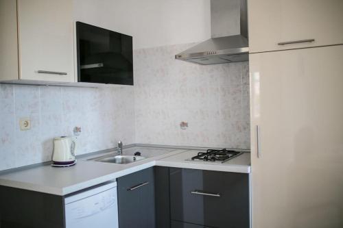 Apartments By The Sea Brist, Makarska - 18096