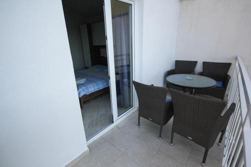 Apartments By The Sea Brist, Makarska - 18096