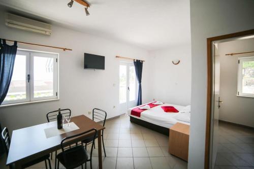 Apartments By The Sea Brist, Makarska - 18096