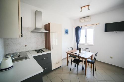 Apartments By The Sea Brist, Makarska - 18096