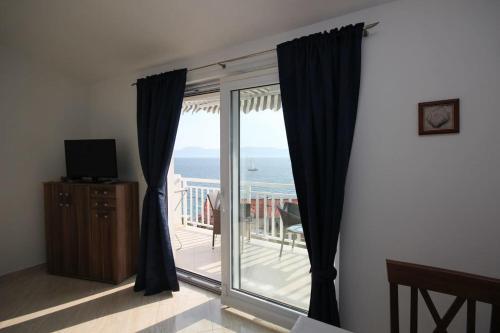 Apartments By The Sea Brist, Makarska - 18096