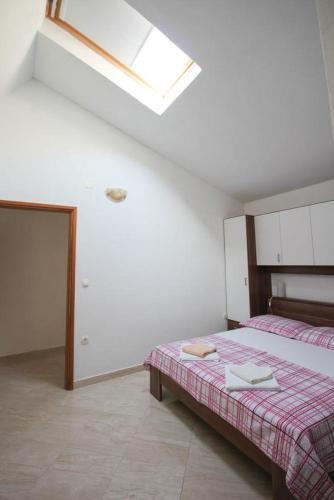 Apartments By The Sea Brist, Makarska - 18096