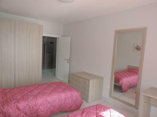 Antros, Apartment 1
