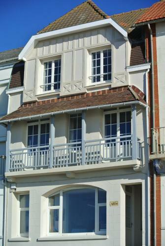 Villa Face A La Mer , L Artiste