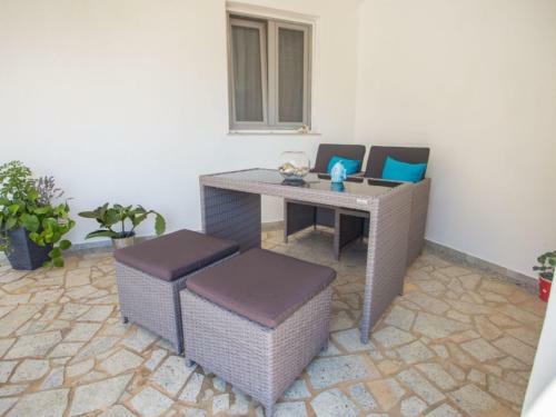 Apartment Rea With Pool