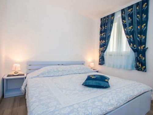 Apartment Rea With Pool
