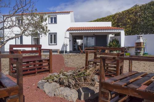 �gua De Alto Main House