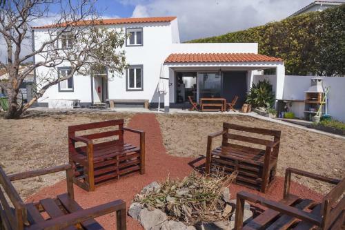 �gua De Alto Main House