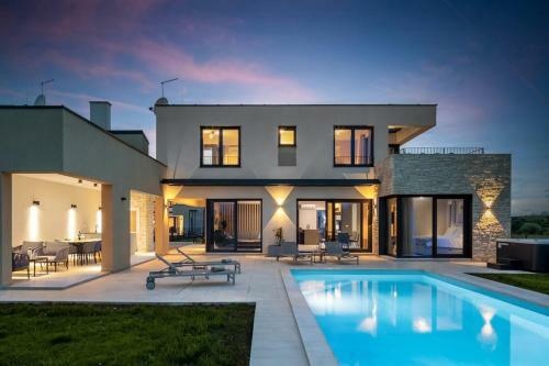 Beautiful Villa Estate & Primavera