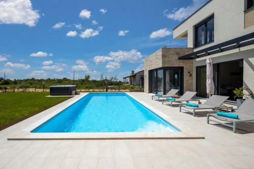Beautiful Villa Estate & Primavera