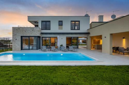 Beautiful Villa Estate & Primavera