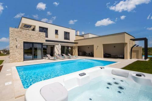 Beautiful Villa Estate & Primavera