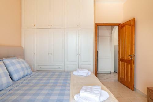 Alexandra's Cozy Sea View Apartment