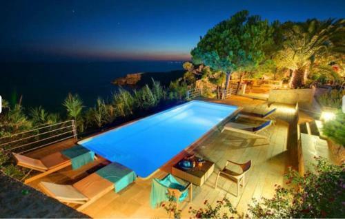Villaparadiso Beach Front Villa