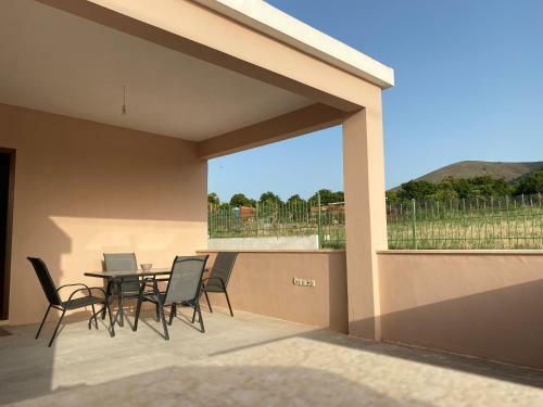 Acrocorinthos House