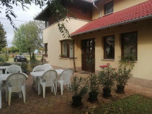 Cserke Apartmanh�z
