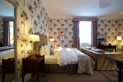 Storrs Hall Hotel