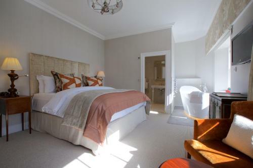 Storrs Hall Hotel