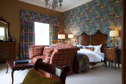 Storrs Hall Hotel