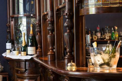 Storrs Hall Hotel