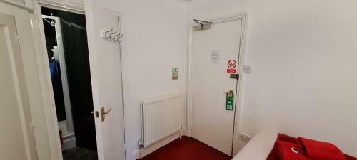 Hostal Holly Cottages