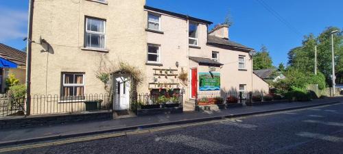 Hostal Holly Cottages