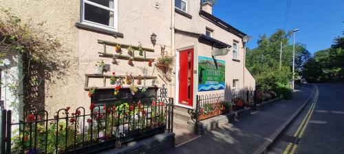 Hostal Holly Cottages