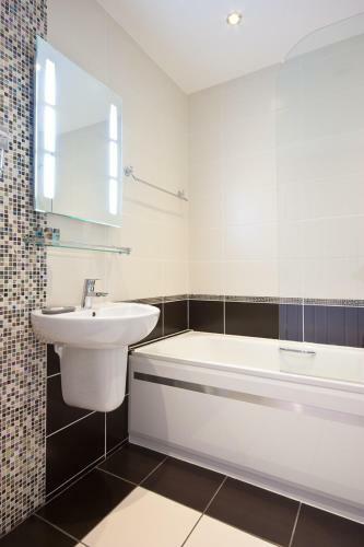 Hostal Bowness Bay Suites