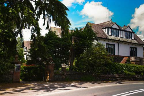 Hostal Dene House