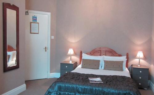 Hostal Monties Guest House