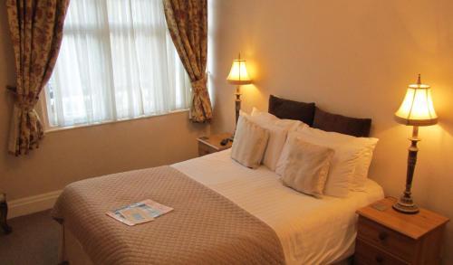 Hostal Monties Guest House