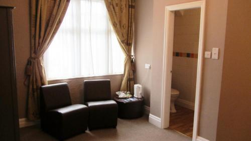 Hostal Monties Guest House