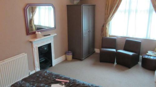 Hostal Monties Guest House