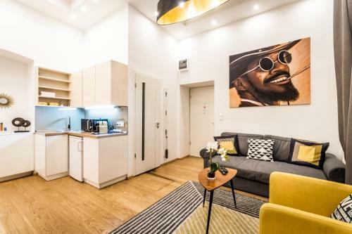 Hello Downtown Apartment - Movie