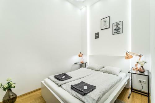 Hello Downtown Apartment - Movie