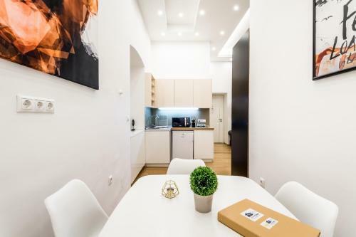 Hello Downtown Apartment - Movie