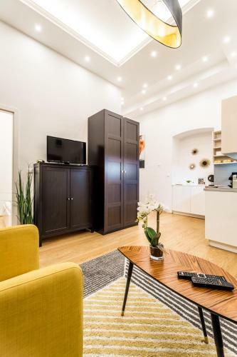 Hello Downtown Apartment - Movie