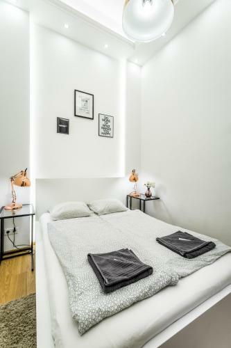 Hello Downtown Apartment - Movie