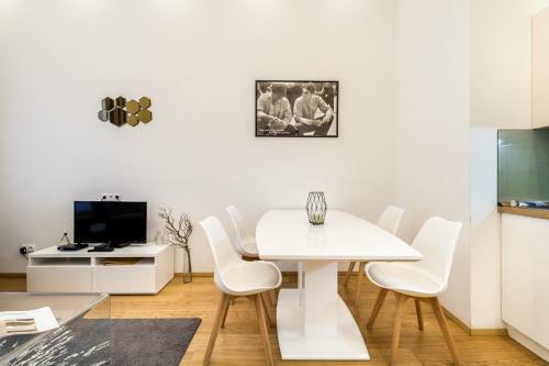 Hello Downtown Apartment - Movie